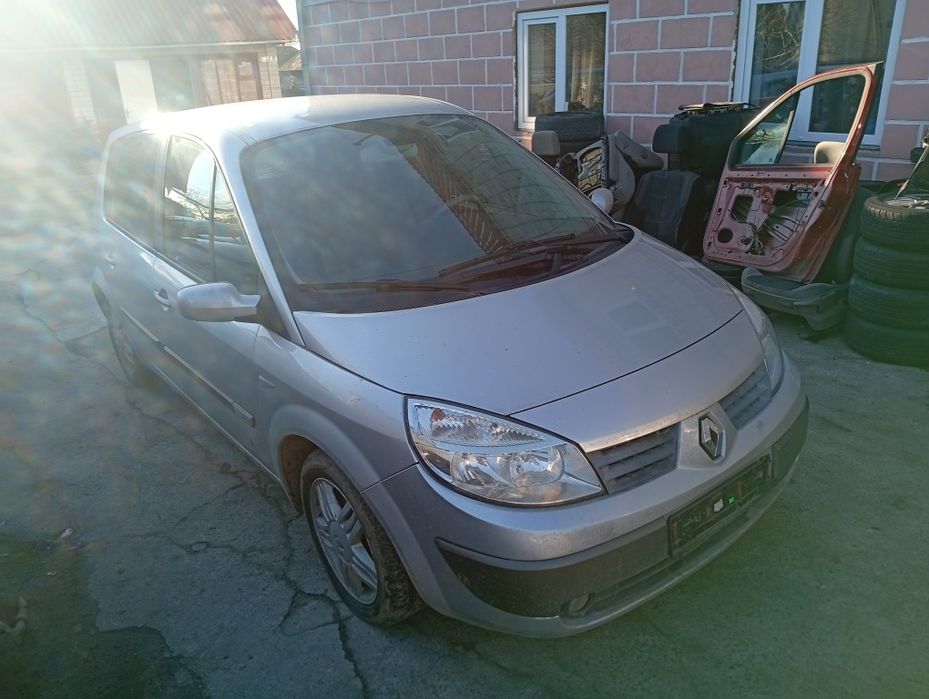 Сидіння салон підлокітник карти торпеда панель  автомат коробка Рено