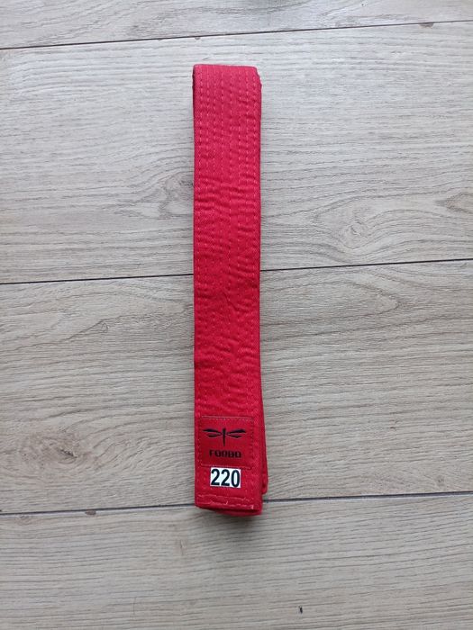 Czerwony pas do karate, judo, sztuki walki, obi