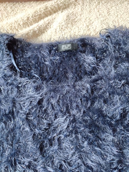 Sweter damski s/m  F&F granatowy  z błyszczącą nitka