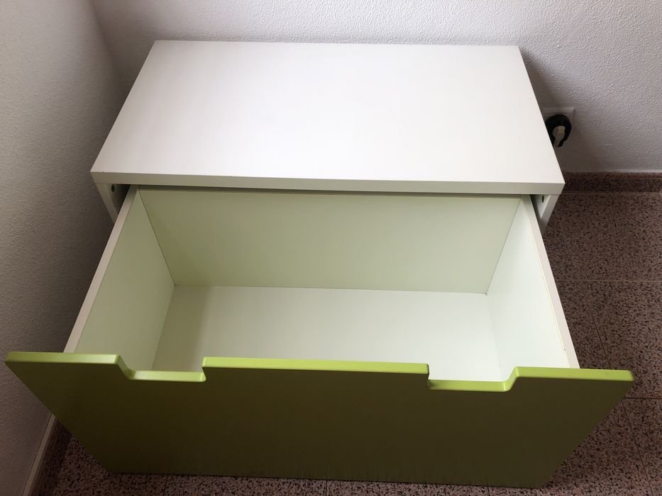 Banco/báu com rodas IKEA