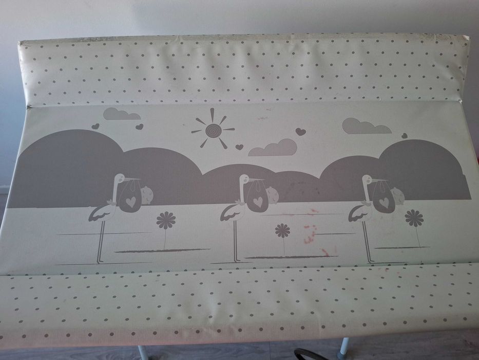 Banheira com muda fraldas