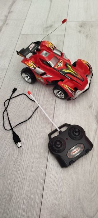Машинка на радіоуправлінні