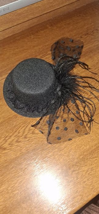 Шляпка для волосся