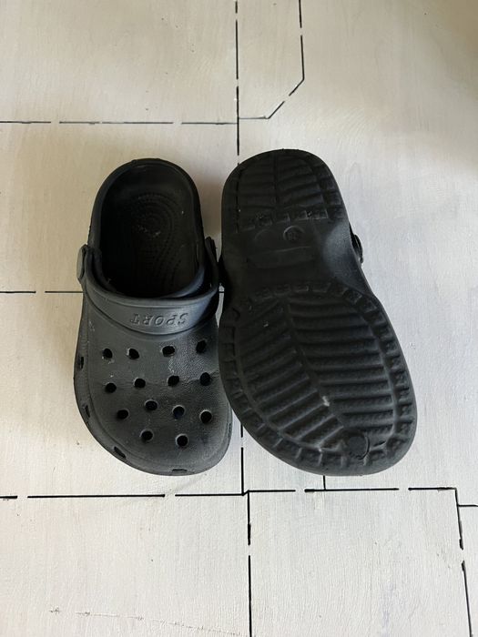 czarne klapki 26 typu crocs