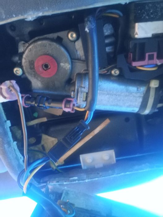 Разбираю Ауди А6С4 по запчастям,а такжедвигатель 2.6 ABC газ бензин ра