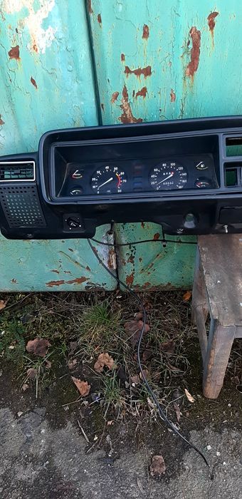 Торпеда ваз 2107 ,потолок жорсткий у відмінному стані в зборі .