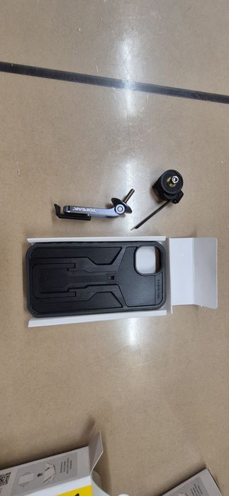1. Etui z uchwytem na kierownicę TOPEAK RideCase for iPhone 14 Plus