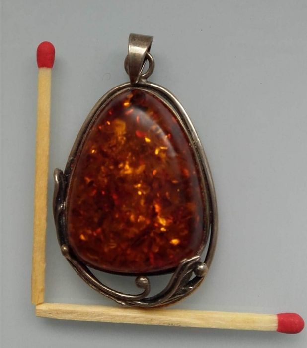 Zawieszka z bursztynem
