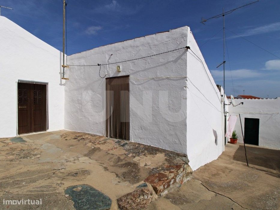 Moradia térrea tipicamente Alentejana