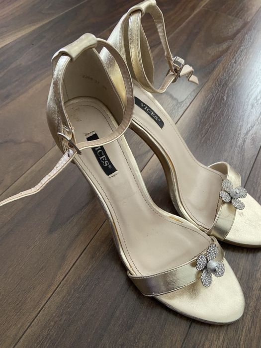 Zlote sandały do sprzedania