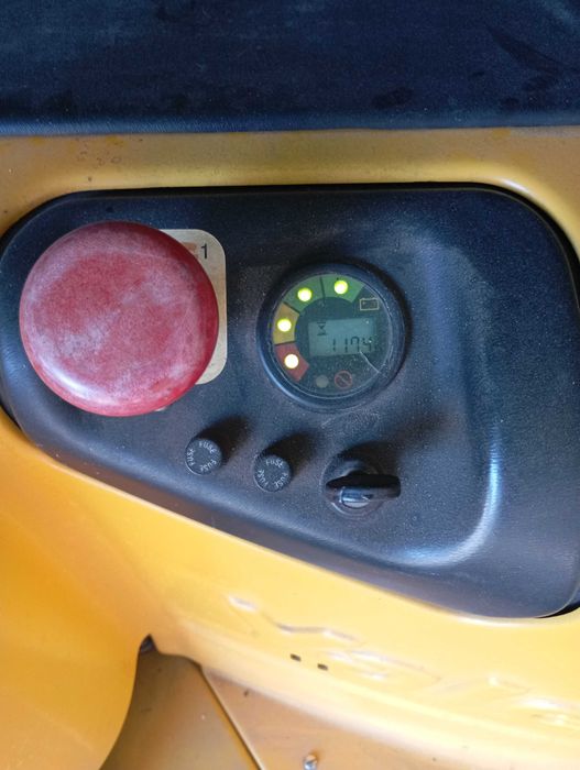 Wózek paletowy masztowy elektryczny widłowy Yale
