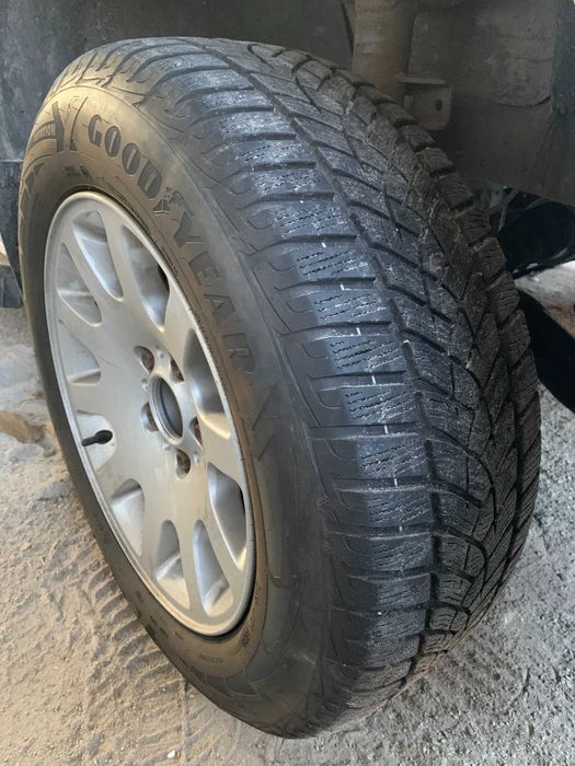 225/60/ R16 Goodyear Ultra Grip Perfomance GEN1