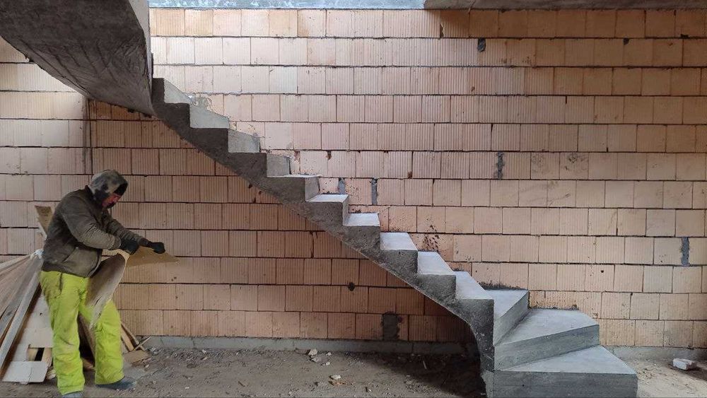 Сходи бетонні монолітні НЕДОРОГО Лестница ступеньки бетонные ФАСТОВ