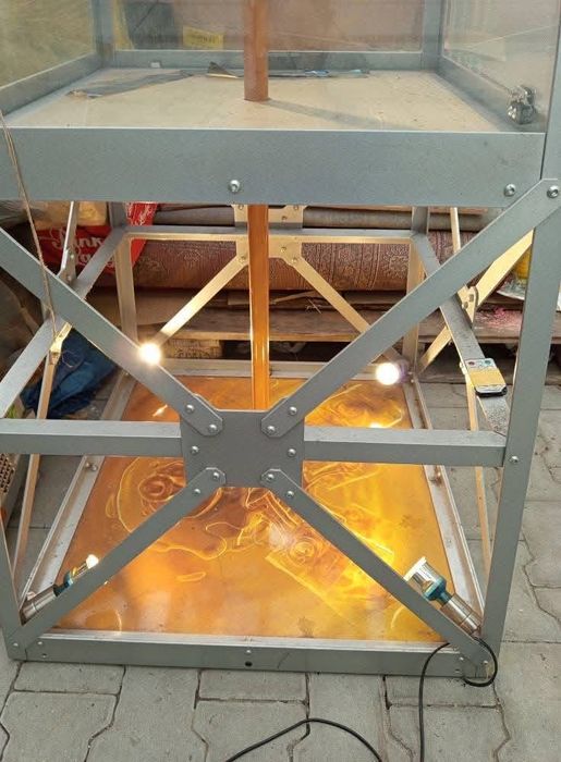 Metalowa gablota wystawowa