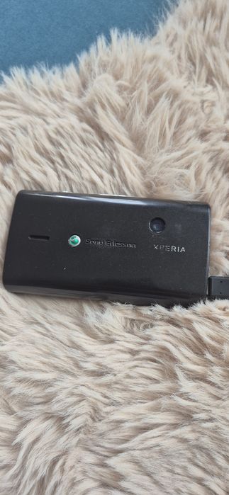 Sony Xperia X8 .