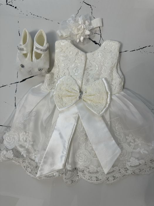 Плаття на хрестини