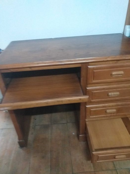 Secretaria clássica em madeira