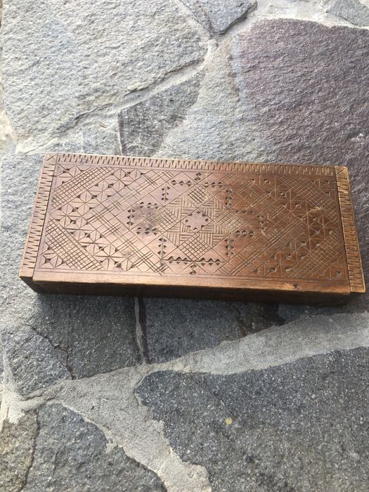 Цікава старовинна скринька