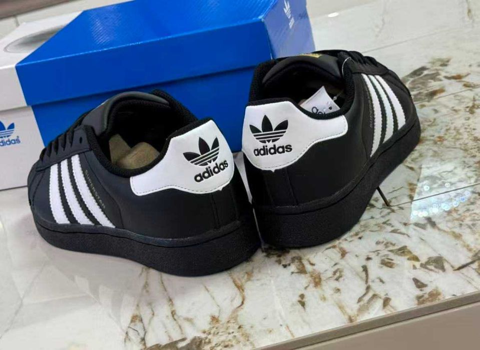 Superstar foundation Black 42
