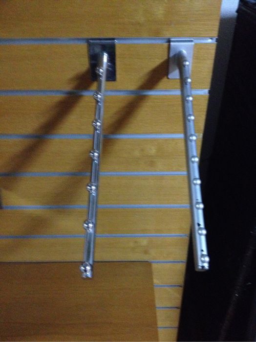 Suporte de cabides para móveis de calhas