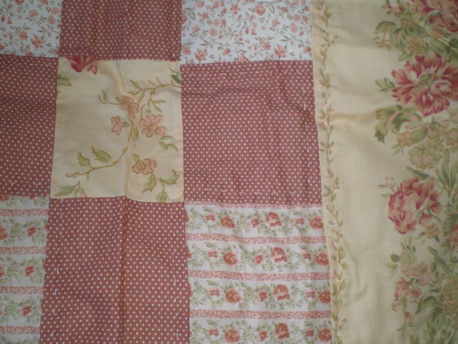 Покрывало и 2 наволочки.