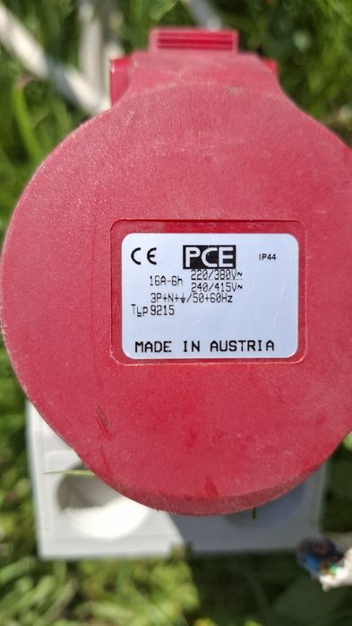 Gniazdo siłowe natynkowe 16A  + 5 m przewodu