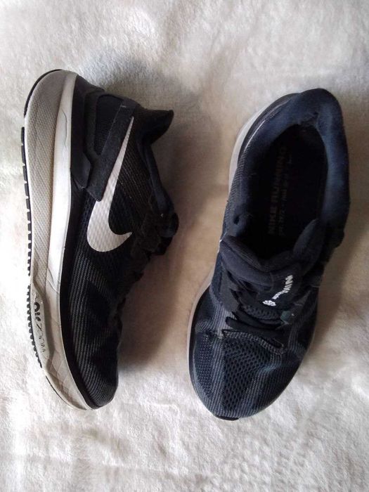 Классні кросси унісекс б/в. Розмір 38- 25 см