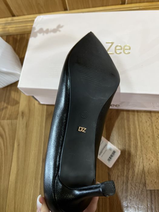 Жіночі туфлі на підборі