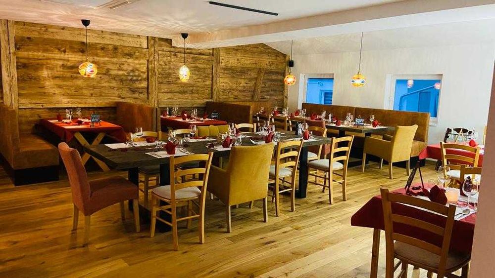 Sofy , kanapy , loże tapicerowane restauracyjne