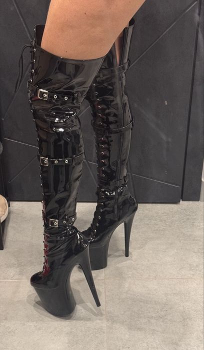 Лаковые ботфорты ,стрипы для танцев