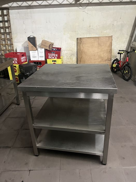 Bancada / Mesa de Preparação em Aço Inox (80x70 cm) – 2 Prateleiras