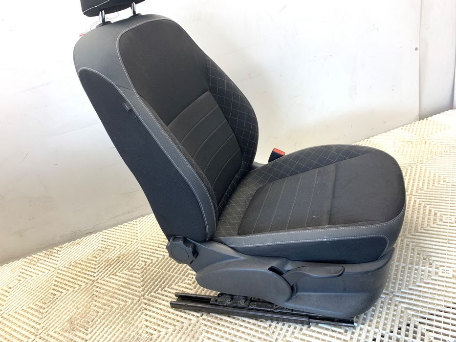 FOTEL PRAWY PRZÓD SKODA FABIA III Kombi SIEDZENIE PRZEDNI, PRAWA