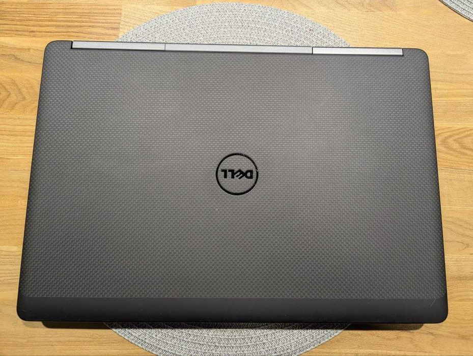 Dell Precision 7520 FHD IPS/i7-7820hq/m2200 4gb/16gb/256gb m2/win