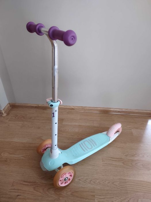 Hulajnoga dla dziecka, świecące koła w czasie jazdy