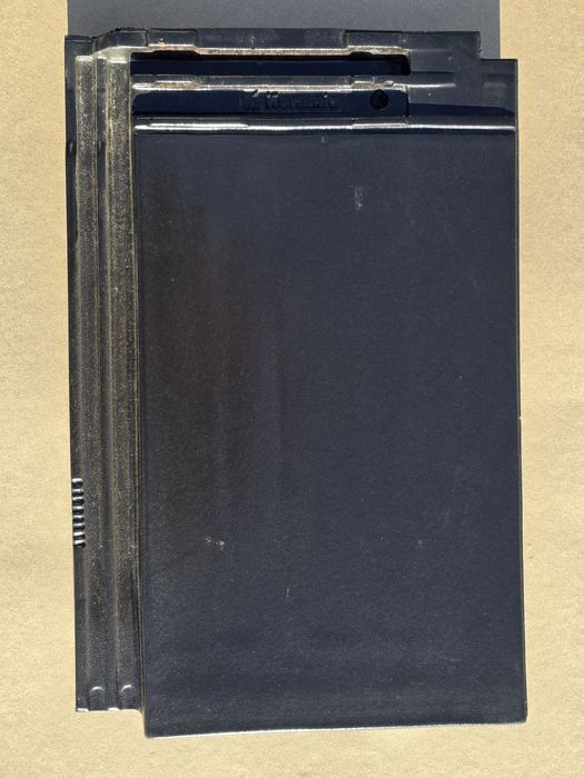 Nowoczesna dachówka płaska ceramiczna czarna satyna