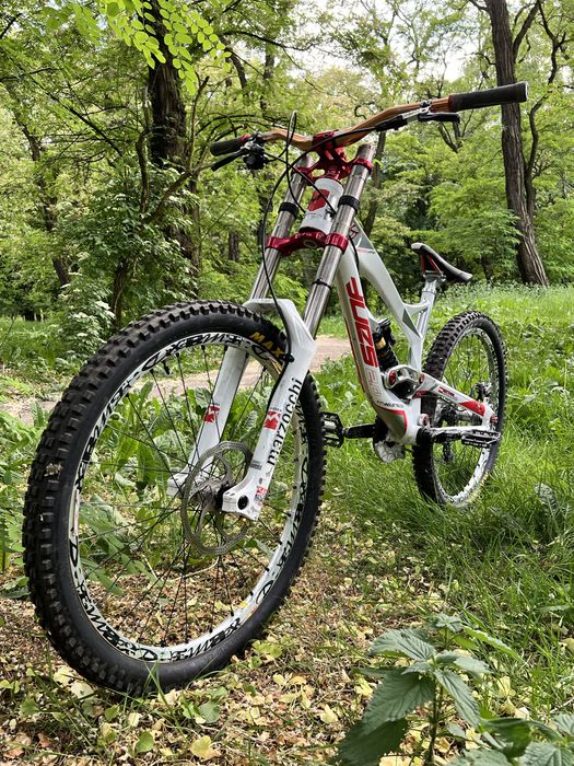YT Industries Tues world cup edition 2.0 Ltd ( Trek, Commencal, Spec)