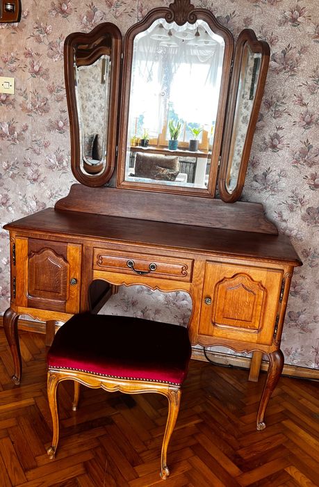 Toaletka w stylu ludwikowskim