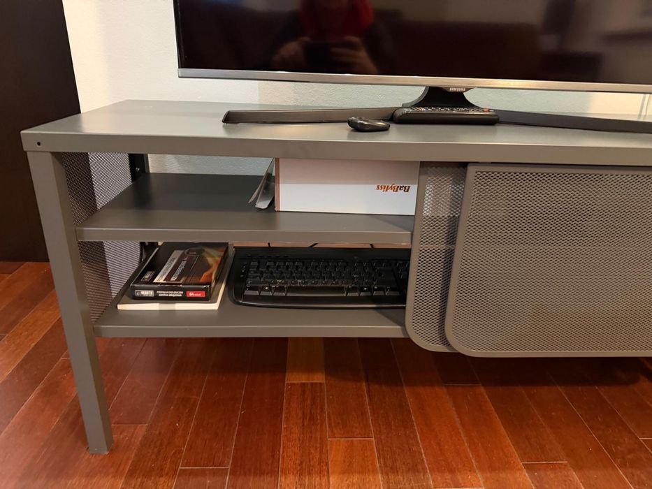 Szafka pod telewizor szara metalowa