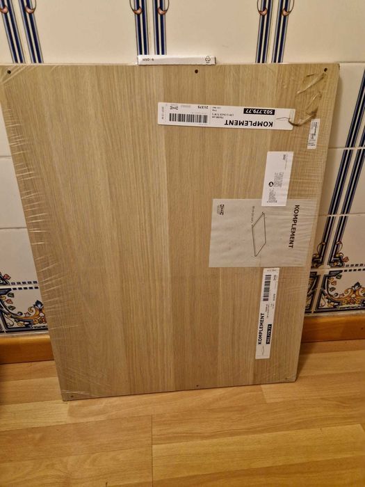 Armário PAX 75x58x201 cm – Excelente estado + 4 prateleiras + 2 portas