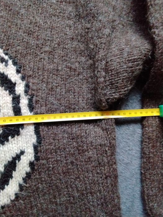 Sweter wełniany.