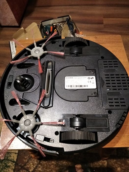 Робот пылесос ..