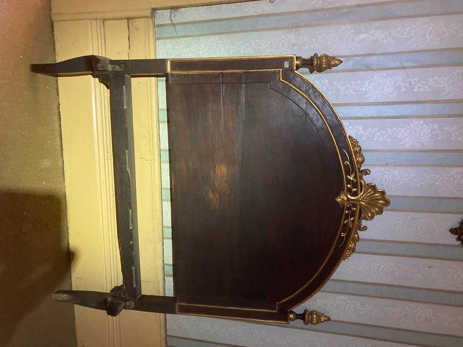 Cama clássica antiga