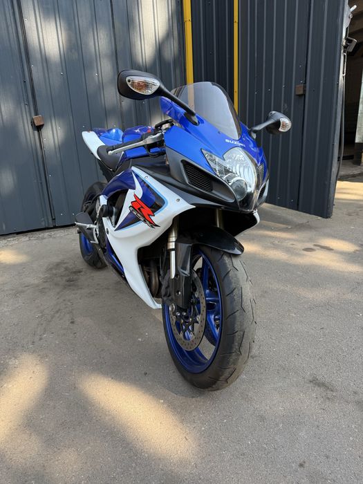 Японський мотоцикл Suzuki GSXR-600 сузукі джиксер спортбайк