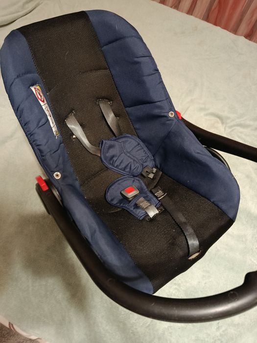 Автокрісло . Матрасик . Ванночка