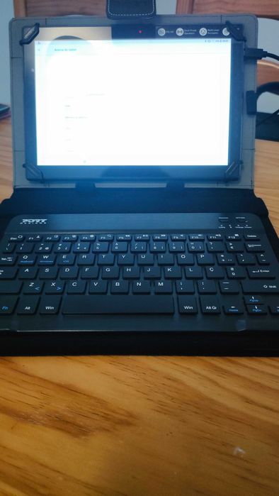 Lenovo Tablet + Case64550970695937121