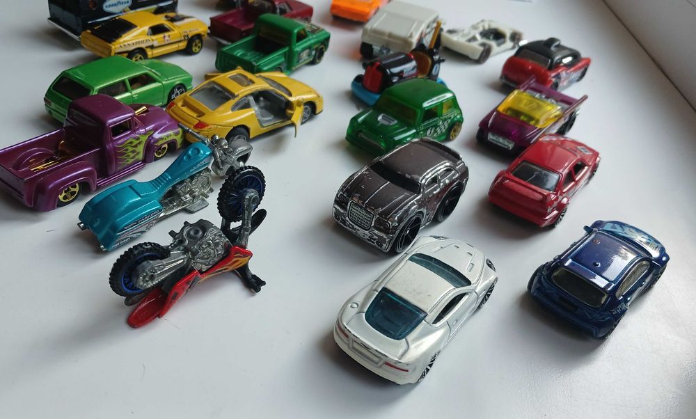 Коллекция машинок Hot Wheels / Matchbox