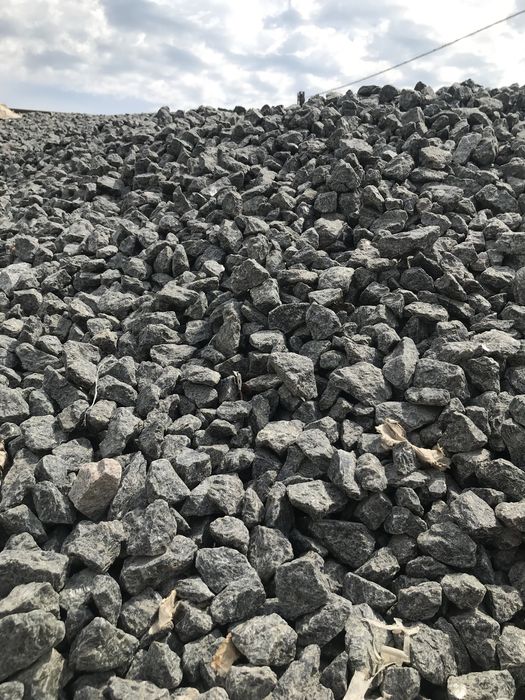 Песок  Щебень любой фракции.