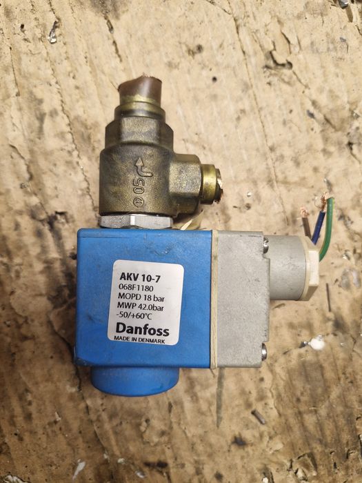 Elektrozawór marki Danfoss, model AKV10-7, cewka zasilana napięciem przemiennym 230V