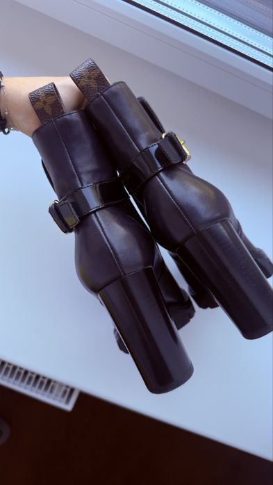 Чоботи від louis vuitton чорні 37 розмір