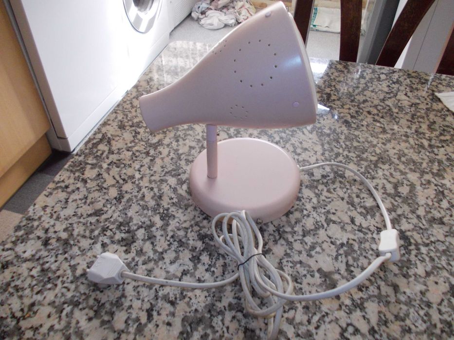 Candeeiro rosa de afixar à parede para quarto criança